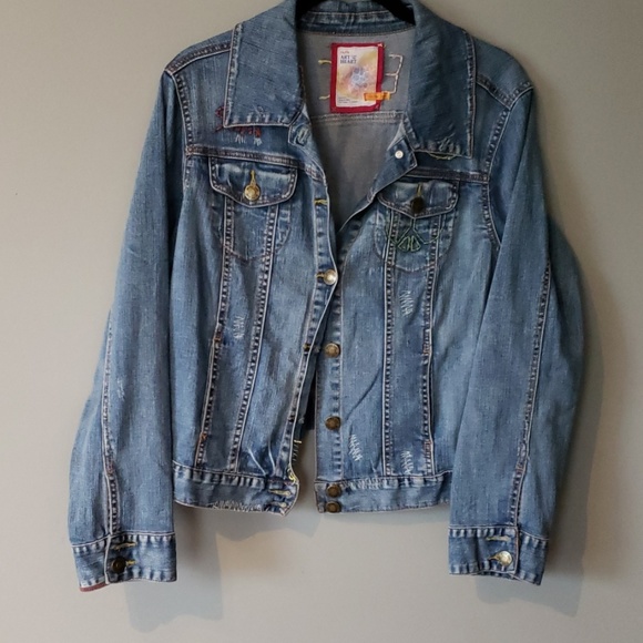 Unique Jean jacket - Picture 1 of 7